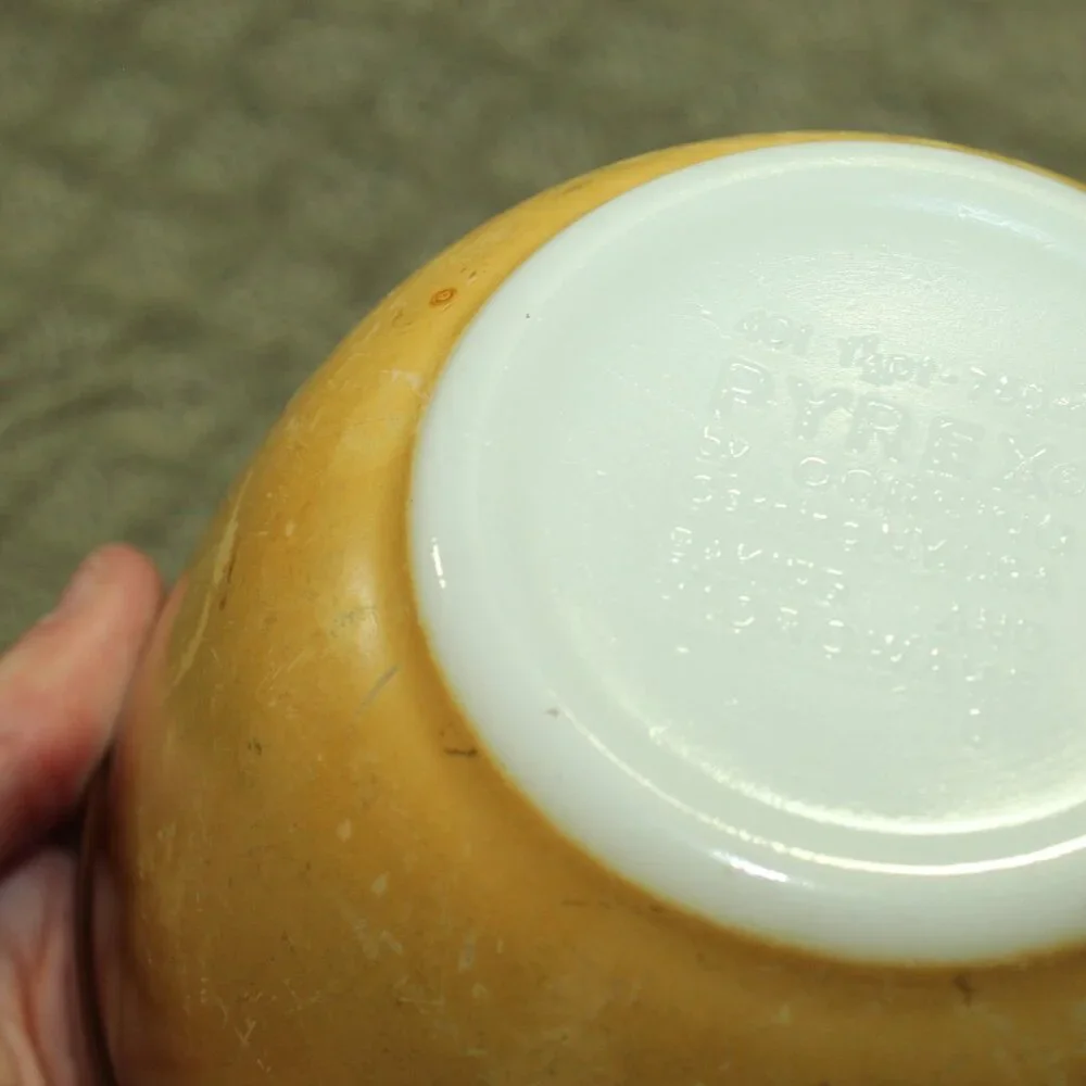 Vintage Pyrex 401 - 1 1/2 Pt Old Orchard Brown Nesting Mixing Bowl - Single GUC